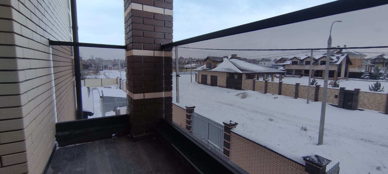 Ограждение на несущем профиле, стекло триплекс бронза