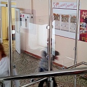 Стеклянные перегородки из закаленного стекла